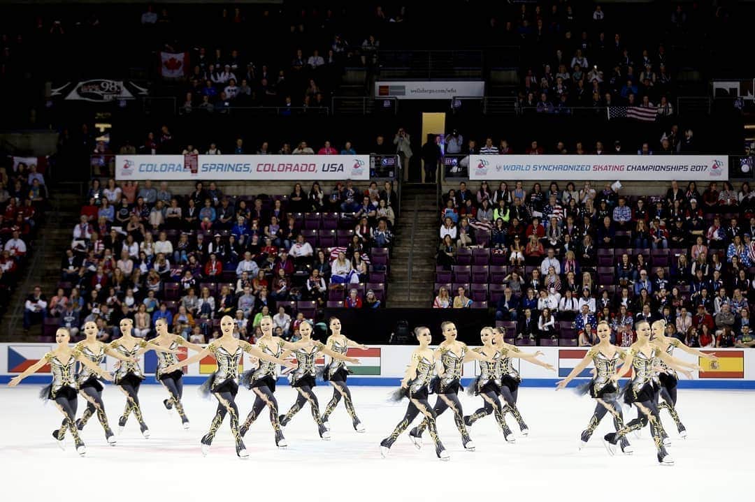 ISUグランプリシリーズさんのインスタグラム写真 - (ISUグランプリシリーズInstagram)「📺 Today we will live stream the Free Skating from the ISU World Synchronized Skating Championships of 2017! Check the link in our stories to watch now!  #SynchroSkating」5月28日 20時09分 - isufigureskating_x