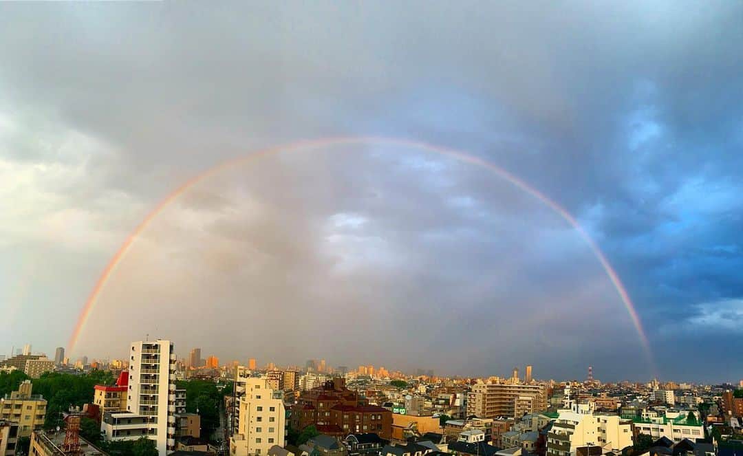 前田典子さんのインスタグラム写真 - (前田典子Instagram)「#パーフェクトレインボー🌈  #雨上がりのショータイム 👏👏👏 #wレインボー🌈🌈 も出てた #東京の空 #都会で大自然を感じる #見せてくれてありがとう❤️ #きれいな虹をみんなとシェアしたい🌈 #gooddaytoday 😊 #rainbow  #wrainbow #parfectrainbow」5月28日 20時22分 - maenorichang