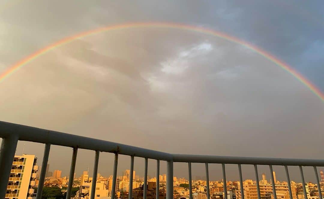前田典子さんのインスタグラム写真 - (前田典子Instagram)「#パーフェクトレインボー🌈  #雨上がりのショータイム 👏👏👏 #wレインボー🌈🌈 も出てた #東京の空 #都会で大自然を感じる #見せてくれてありがとう❤️ #きれいな虹をみんなとシェアしたい🌈 #gooddaytoday 😊 #rainbow  #wrainbow #parfectrainbow」5月28日 20時22分 - maenorichang