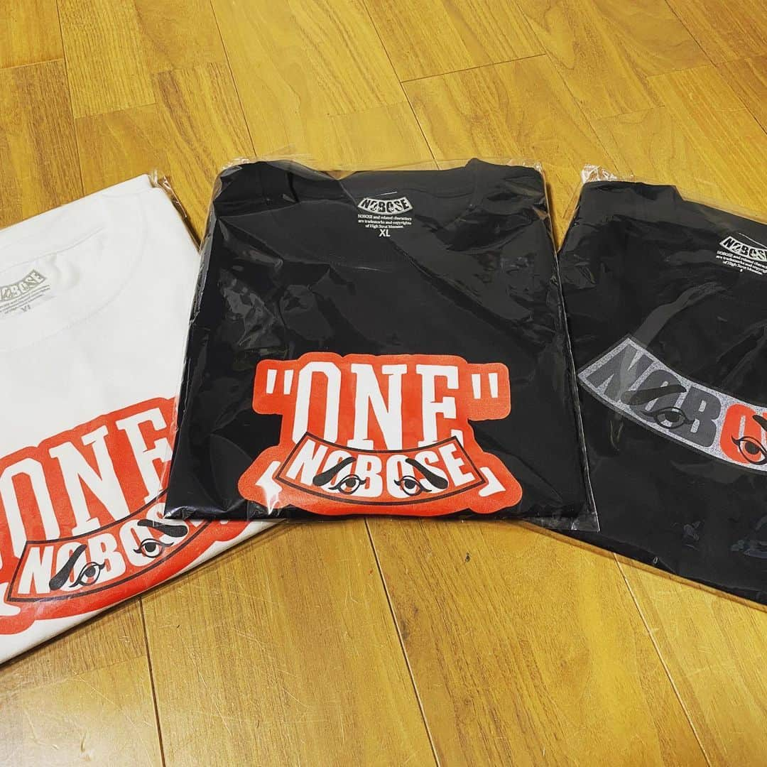 秋吉亮のインスタグラム：「ボートレーサーの峰竜太さん手がけるブランド#oneonlinestore と#nobose さんのコラボTシャツ頂きました😍  かっこいい🤩✨ ありがとうございます👍  #競艇 #峰竜太 #nobose #おしゃれ #日本ハムファイターズ #秋吉亮」