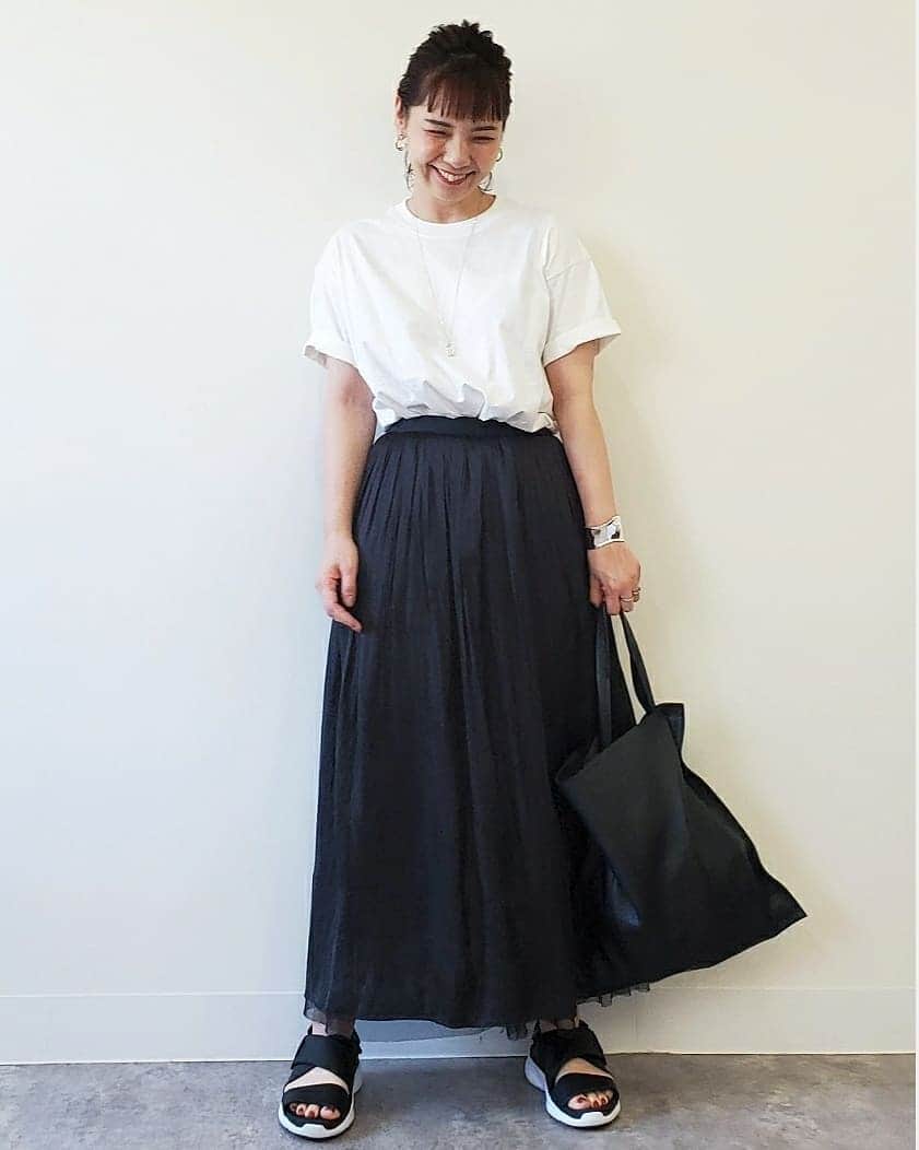 CHIHARUさんのインスタグラム写真 - (CHIHARUInstagram)「モノトーンやったらチュールつきの甘めスカートも甘すぎず着れる💓💓」5月28日 20時20分 - 10090725c