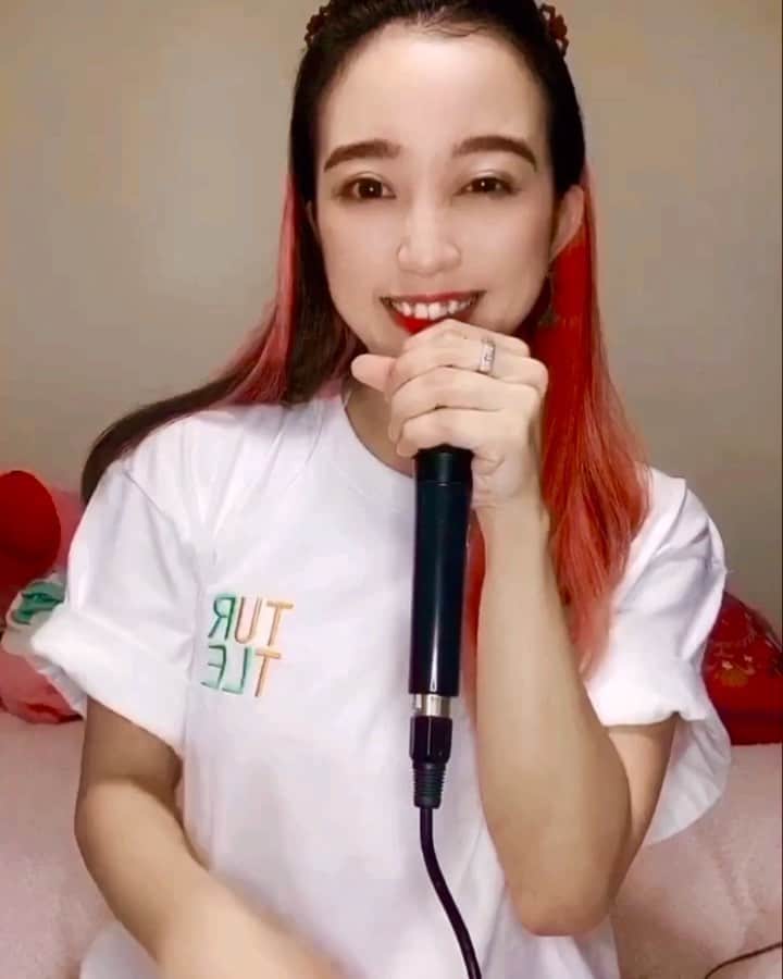 彩南(Ayana)のインスタグラム：「久々Beatboxロング動画up🥰  衣装提供は @turtle.lb  さん🎵 めちゃくちゃ可愛いでしょー‼️✨ . 可愛い服着るとテンション上がって パフォーマンスもupするよね絶対❤️ . 胸のところは刺繍だよ🎵 これはXLだけど、バフって着るのに ちょうどいいサイズ感なのでおすすめ🤤❤️ . ぜひ他のデザインもチェックしてみてね🎵✨ .  #turtle_ #タートル #タートルライフアパレル . ━━━━━━━━━━━━ ブランド紹介 【 TURTLE# 】(ﾀｰﾄﾙ) 自分自身の表現とワンランク贅沢なライフスタイルを提供するアパレルブランド。USカルチャーをベースにWEAR・CAP・ACCESSORYなどの様々なITEMを展開中。 今後は雑貨などライフスタイルアイテム も展開予定！ .  #beatbox #humanbeatbox  #model #music #female #sk8fashion #dancer #workout  #sexy #japanesegirl #fitnessgirl #skateboard #sk8 #fitness #hiphop #sk8girl #femalebeatbox  #femalebeatboxer #コーデ#グラビア#ビートボックス」