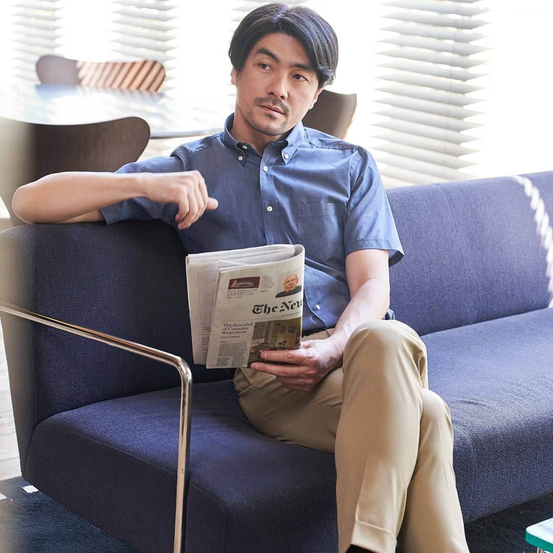 ORIHICAさんのインスタグラム写真 - (ORIHICAInstagram)「. リネンジレでよりドレッシーに。 . 上質なノルマンディリネンをブレンドした ジャケットスタイルは同素材のジレをプラス。 . 清涼感のあるシャンブレーシャツをチョイスすれば、夏らしさはそのままに、ドレス感のあるビジネススタイルが完成します♪ . #ORIHICA #オリヒカ #スーツ #ファッション #ワイシャツ #オフィスコーデ #オフィスカジュアル #スーツコーデ #スーツのある日常 #スーツのある毎日 #スーツ男子 #仕事コーデ #ビジカジ #ノーネクタイ #メンズファッション #テーラー #ビジネスシャツ #ビジネススタイル #ビジネスマン#ジャケパンコーデ #ジャケパン#テレワーク #ジレコーデ#ベストコーデ #リモートワーク #リネンジャケット #ボタンダウンシャツ #シャンブレーシャツ #スーツ着こなし #Vゾーン」5月28日 20時30分 - orihica_official