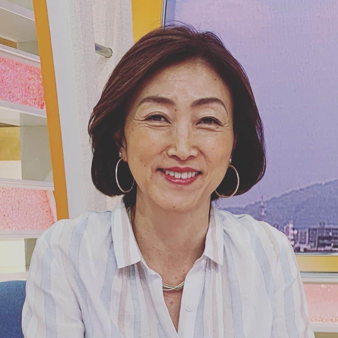 田中ウルヴェ京さんのインスタグラム写真 - (田中ウルヴェ京Instagram)「木曜です。 テレ朝「大下容子ワイド！スクランブル」でした。 今日は私がスタジオ出演でした。 左右に木曜コメンテーターいてくださらないのは寂しいです。 コマーシャル時にちょいちょい話す会話が恋しいです。」5月28日 20時40分 - miyako.tanaka.oulevey