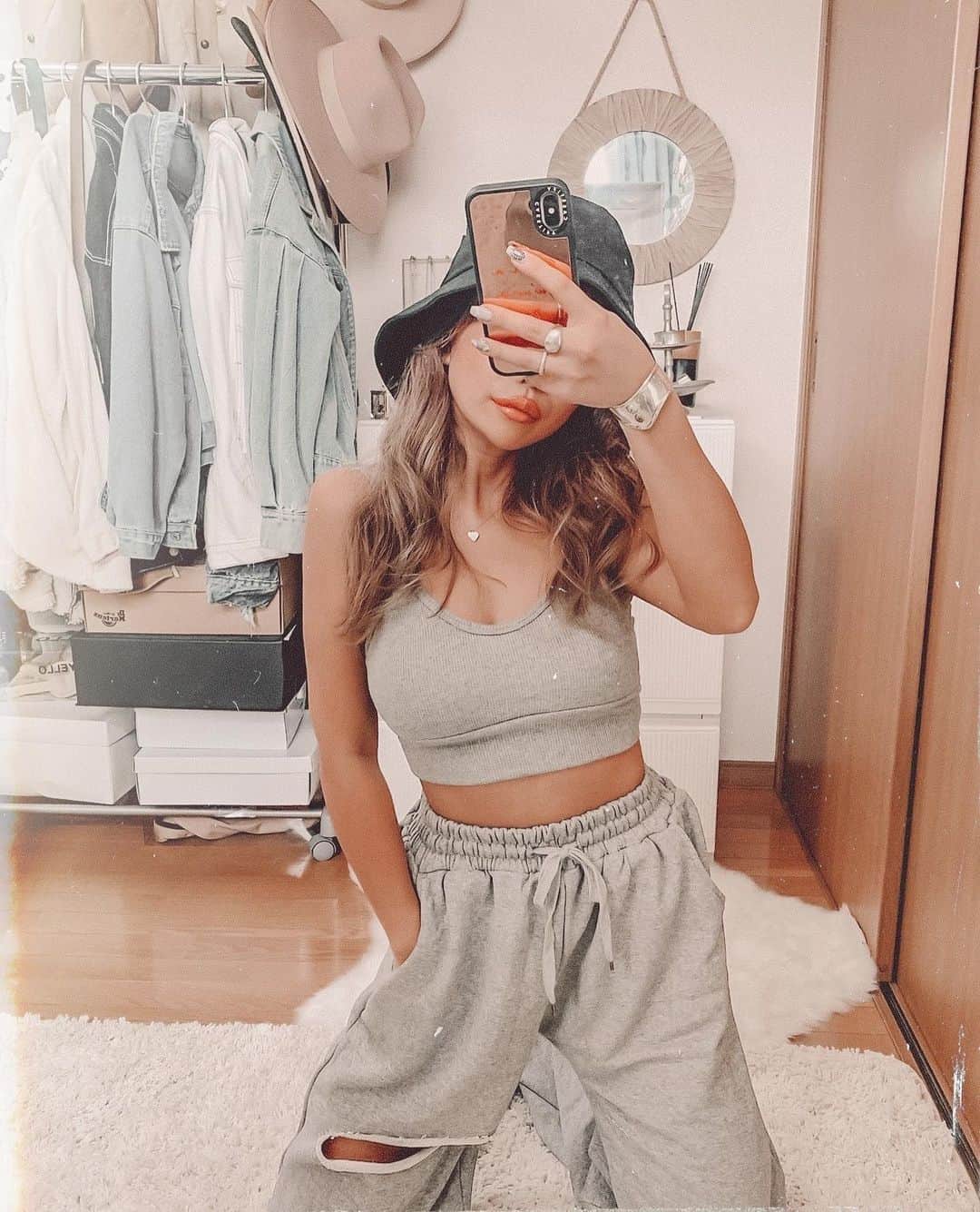 ✷kana✷のインスタグラム：「🥨🥨🥨 . . もう眠い、、 ひさびさに仲間との再会で、、 顔ちっさくなったとか、痩せたとか 言われちゃってまじで喜び😂🤣 どこがだよってね？w . しかし2ヶ月分のしゃべり したから疲れたなー笑 はうはう🥵🥵❤️ おやすみなさい♡」