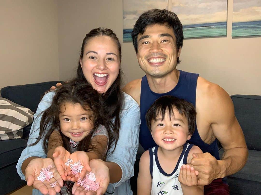 エリナ シルカのインスタグラム：「It’s a girl 🥳💕 沢山のコメントありがとうございます！男の子かな〜？なんて考えてたから私も山田もびっくり！笑　唯一さっちゃんが正解してました😂　早速名前考えてるけど、悩むな〜(^^)」