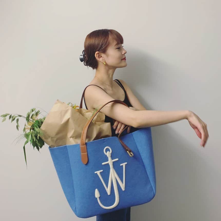 emmaさんのインスタグラム写真 - (emmaInstagram)「Thanks a lot to @jw_anderson 🤍  Such a Lovely gift 🤍. @jonathan.anderson」5月28日 20時47分 - okss2121
