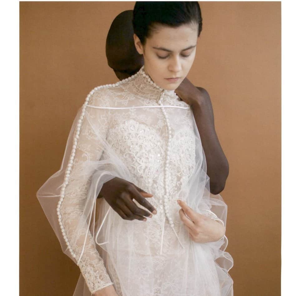 アレクシマビーユのインスタグラム：「Thanks @flauntmagazine for the @alexismabille Haute Couture edito styled @nicoklam shot @paul_rousteau for the last edition #alexismabille #flaunt #whitedress #whitelook #alexismabillehautecouture #lace #tulle #transparency #poetry #love」