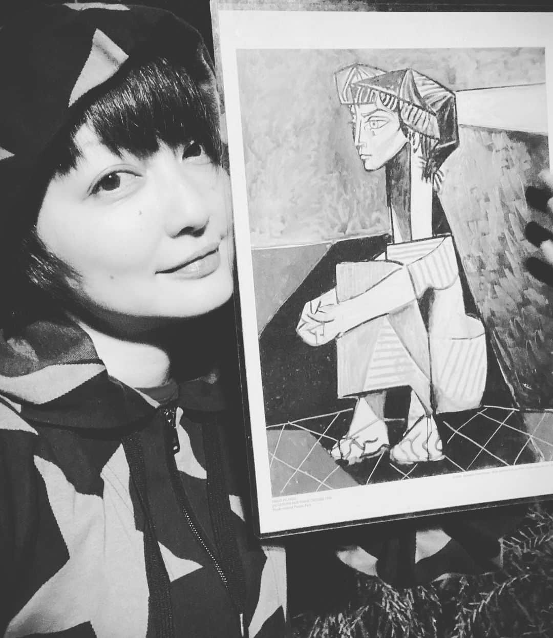 野本かりあのインスタグラム：「世の中、色々あるけれど 自分を保とうと踏ん張って。 私は元気です。 ピカソ大好きだ❤️」