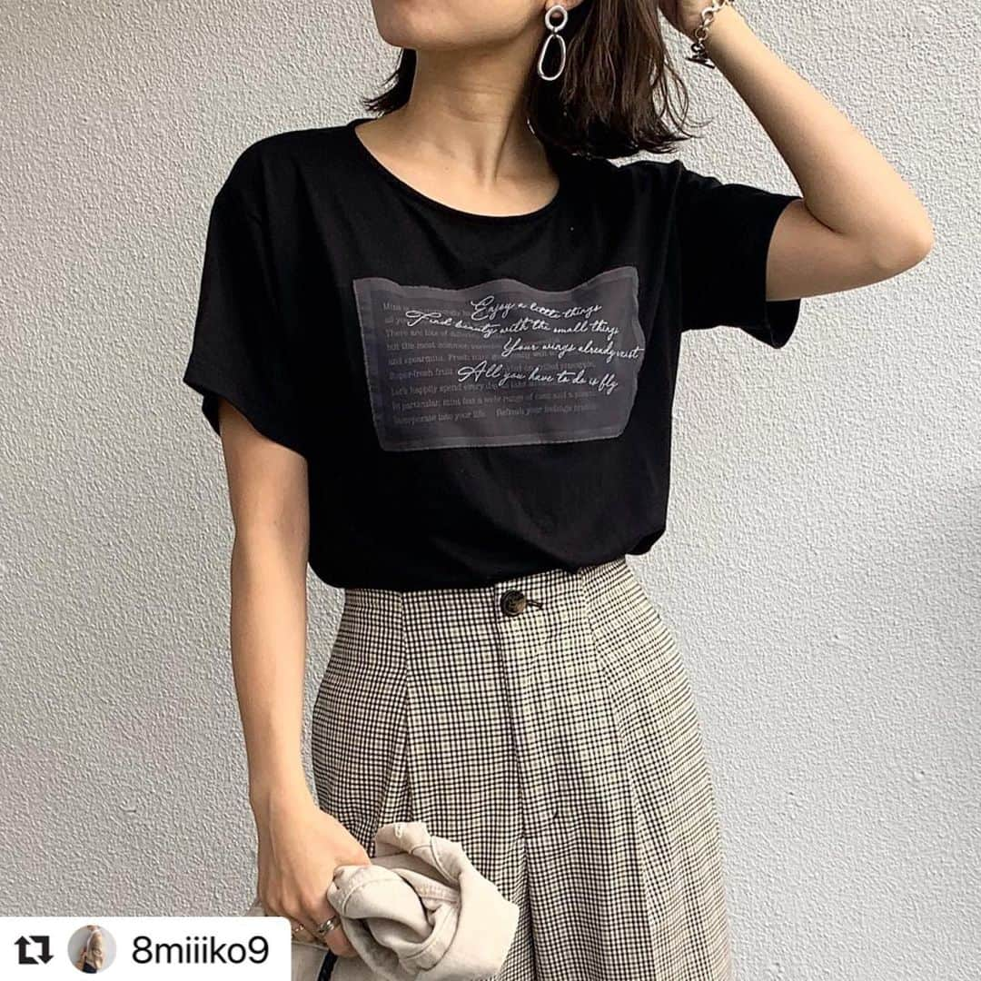 ryuryuofficialさんのインスタグラム写真 - (ryuryuofficialInstagram)「きれいめシルエットデザインTシャツ🍊 . ジャケットやトレンチコートと合わせても、 一枚できても◎ . シンプルなデザインだから いろんなコーデにお使いいただけます🌼 . 素敵な投稿ありがとうございます✨ . .  #Repost @8miiiko9 with @make_repost ・・・ * #code ‪‪☺︎‬ * *  #デニムジャケット @zemma_jp  #tシャツ @geera_official  #タックコクーンシルエットパンツ #パンプス (いつかの)@gu_for_all_  #ミニショルダー @tottie_bag * * * モノトーンめ♥ * 暖かくなってきてTシャツ集めを始めてる🌱 * デザインがシンプルで万能👍←好み @geera_official * * * 10数年ぶりにセルフカラーしました🙋🏻‍♀️ 時代の変化って素晴らしいね👏🏻 めっちゃ楽でムラもなさそう✨ * 学生時代に友達と染め合ってたのを思い出した☺️ * カラー剤について 沢山DMもらってるので、 後でストーリーに載せますね😌🌿🌿🌿 * * * #fashion #シンプルコーデ #プチプラコーデ #大人カジュアル #韓国ファッション #春コーデ #ワントーンコーデ  #gu #gu_for_all #gustyle #gumania  #gu春コーデ2020 #zemmaworld #geerastyle」5月28日 20時56分 - geera_official