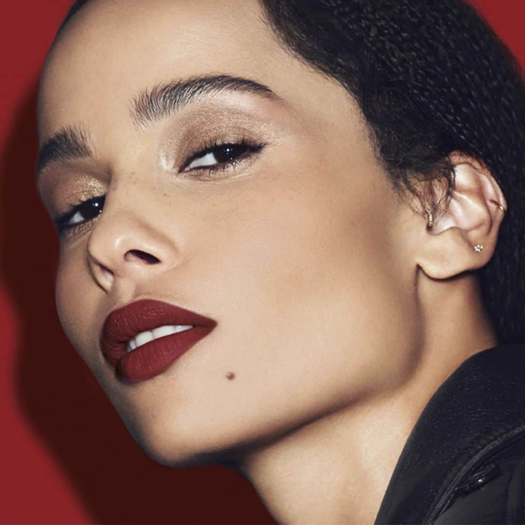 Yves Saint Laurent Beautyさんのインスタグラム写真 - (Yves Saint Laurent BeautyInstagram)「Discover the richly alluring wine - coloured lip look, worn by @zoeisabellakravitz. A shade of bordeaux, that will intoxicate anyone, from the first application... to the end of the night. TATOUAGE COUTURE VELVET CREAM in N°206 CLUB BORDEAUX #yslbeauty #tatouagecouture #velvetcream」5月28日 20時58分 - yslbeauty