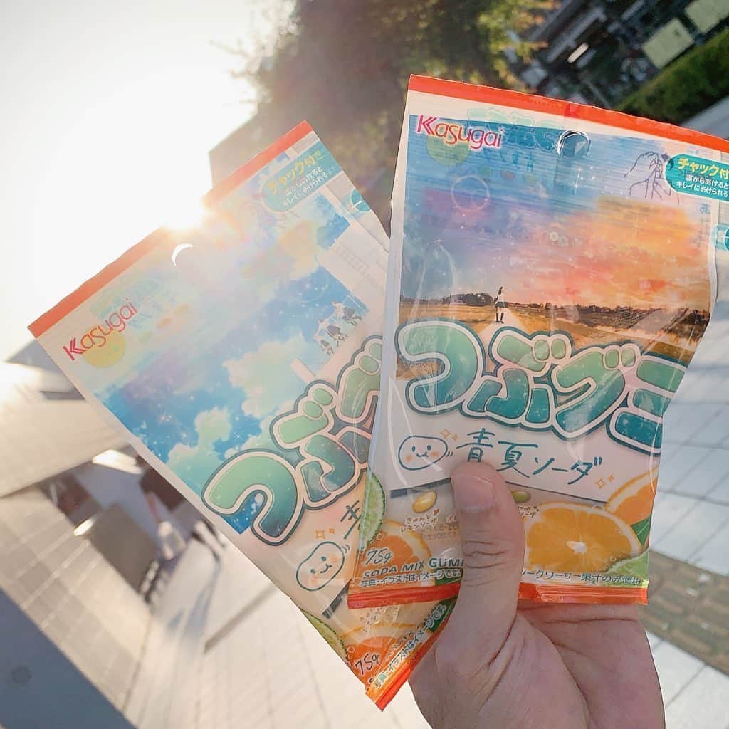 日本グミ協会さんのインスタグラム写真 - (日本グミ協会Instagram)「この夏、最高にエモくアオい夏。 『つぶグミ 青夏ソーダ』  空と食べたくなる3つのジャケット。味は青春の夏空味。  もう一度、あの夏を取り戻したい。  そんなグミです。  #日本グミ協会  #グミ  #グミ好き  #グミ好きな人と繋がりたい  #グミを広めたい  #おかし  #おうち時間  #おうちグミ  #青春 #青夏 #夏 #アオナツ #青夏ソーダ #つぶグミ #summer #gummy  #sweets  #candy  #stayhome」5月28日 21時01分 - gummy_japan