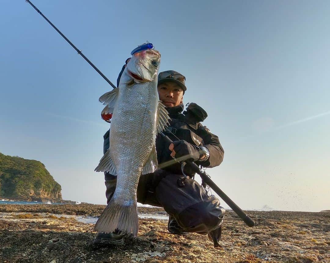 野中泰輔のインスタグラム：「ヒラスズキさん🎣  #bboytaisuke #apia #rivalley #双進 #RBB #ヒラスズキ #パンチライン95マッスル #goprojp #GRANDAGE」