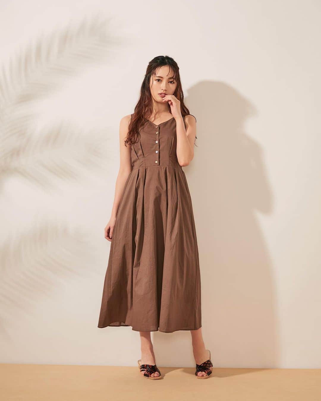dazzlinさんのインスタグラム写真 - (dazzlinInstagram)「. \ June pickup item / . #バックミニリボンロングワンピース ¥8,000+tax 6月中旬予定 . . ▶︎▶︎アイテム詳細は画像内タグをTAP♡🏷 . . ---------------------- model：宮内理沙　. ----------------------- . . ▶︎▶︎スタッフコーデは @dazzlin_muse からチェック♡ . . #dazzlin#dazzlin_official#dazzlin_muse#dazzlin_campus#dazzlin_spring#dazzlin_summer#2020SS#spring#summer#code#coordinate#春コーデ#夏コーデ#ワンピース#バックリボン#マキシワンピース#ロングワンピース#ワントーン#ワントーンコーデ#RUNWAYchannel #zozotown」5月28日 21時05分 - dazzlin_official