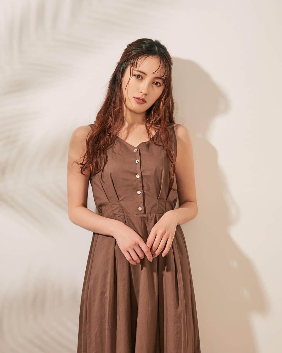 dazzlinさんのインスタグラム写真 - (dazzlinInstagram)「. \ June pickup item / . #バックミニリボンロングワンピース ¥8,000+tax 6月中旬予定 . . ▶︎▶︎アイテム詳細は画像内タグをTAP♡🏷 . . ---------------------- model：宮内理沙　. ----------------------- . . ▶︎▶︎スタッフコーデは @dazzlin_muse からチェック♡ . . #dazzlin#dazzlin_official#dazzlin_muse#dazzlin_campus#dazzlin_spring#dazzlin_summer#2020SS#spring#summer#code#coordinate#春コーデ#夏コーデ#ワンピース#バックリボン#マキシワンピース#ロングワンピース#ワントーン#ワントーンコーデ#RUNWAYchannel #zozotown」5月28日 21時05分 - dazzlin_official