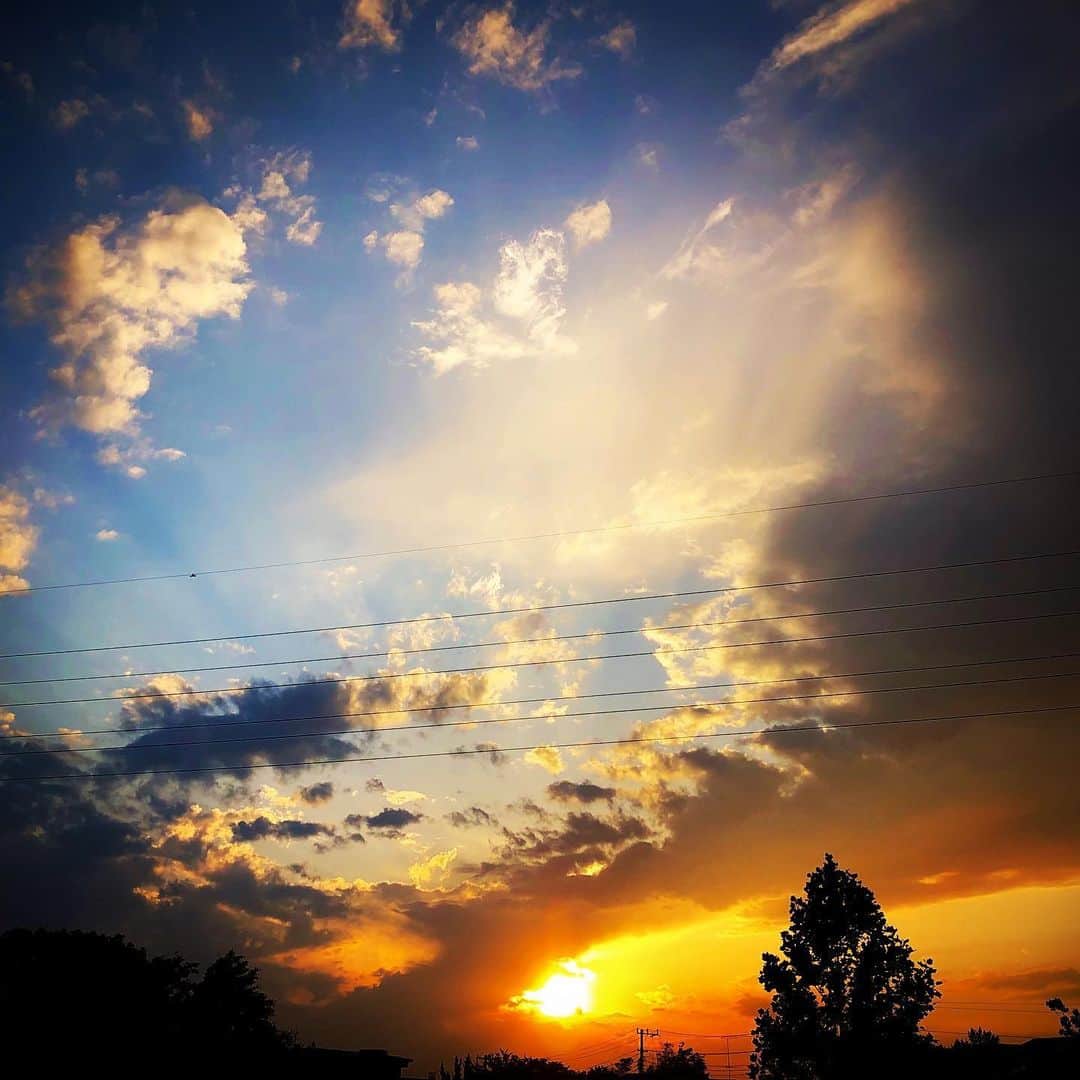 羽原信義さんのインスタグラム写真 - (羽原信義Instagram)「雨上がりの夕日。」5月28日 21時11分 - nobuyoshi_habara