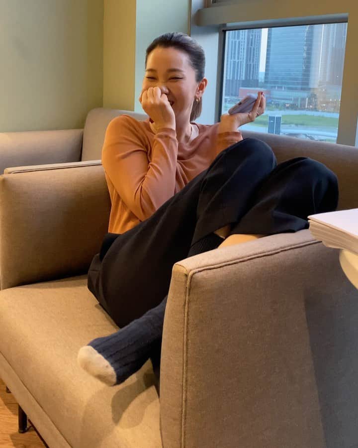 チャン・ユンジュのインスタグラム：「오늘 배철수의 음악캠프에서 제가 신청한 음악 나왔어요. 🤩😍💋❤️ 저보고 여전히 예쁘데요 ㅎㅎㅎㅎㅎㅎㅎㅎㅎㅎ 영화 스타탄생 76년도 작품 사운드 트랙 중에. 바브라 스트라이샌드가 부른 Evergreen. _ @djchulsoo  #배철수의음악캠프  #배철수선배님사랑해요 #A_Star_is_born_1976  #barbrastreisand  #Evergreen  #한번들어보셔요  #76년도스타탄생영화추천이요」