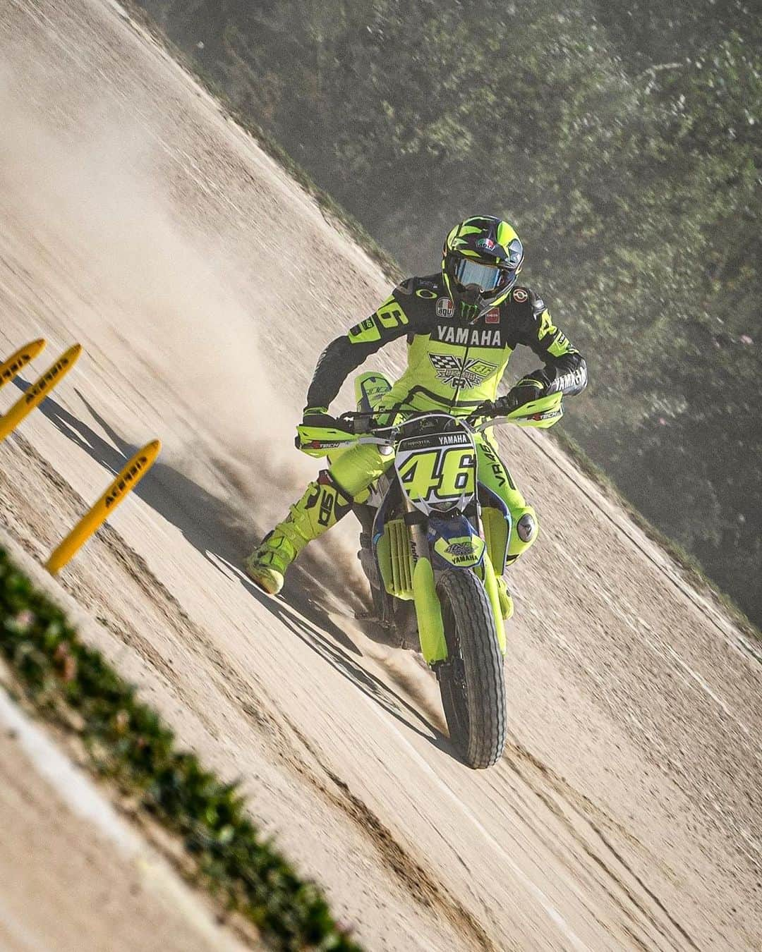 バレンティーノ・ロッシさんのインスタグラム写真 - (バレンティーノ・ロッシInstagram)「Busy training at the MotoRanch with the @vr46ridersacademyofficial 📸 @camilss」5月28日 21時13分 - valeyellow46