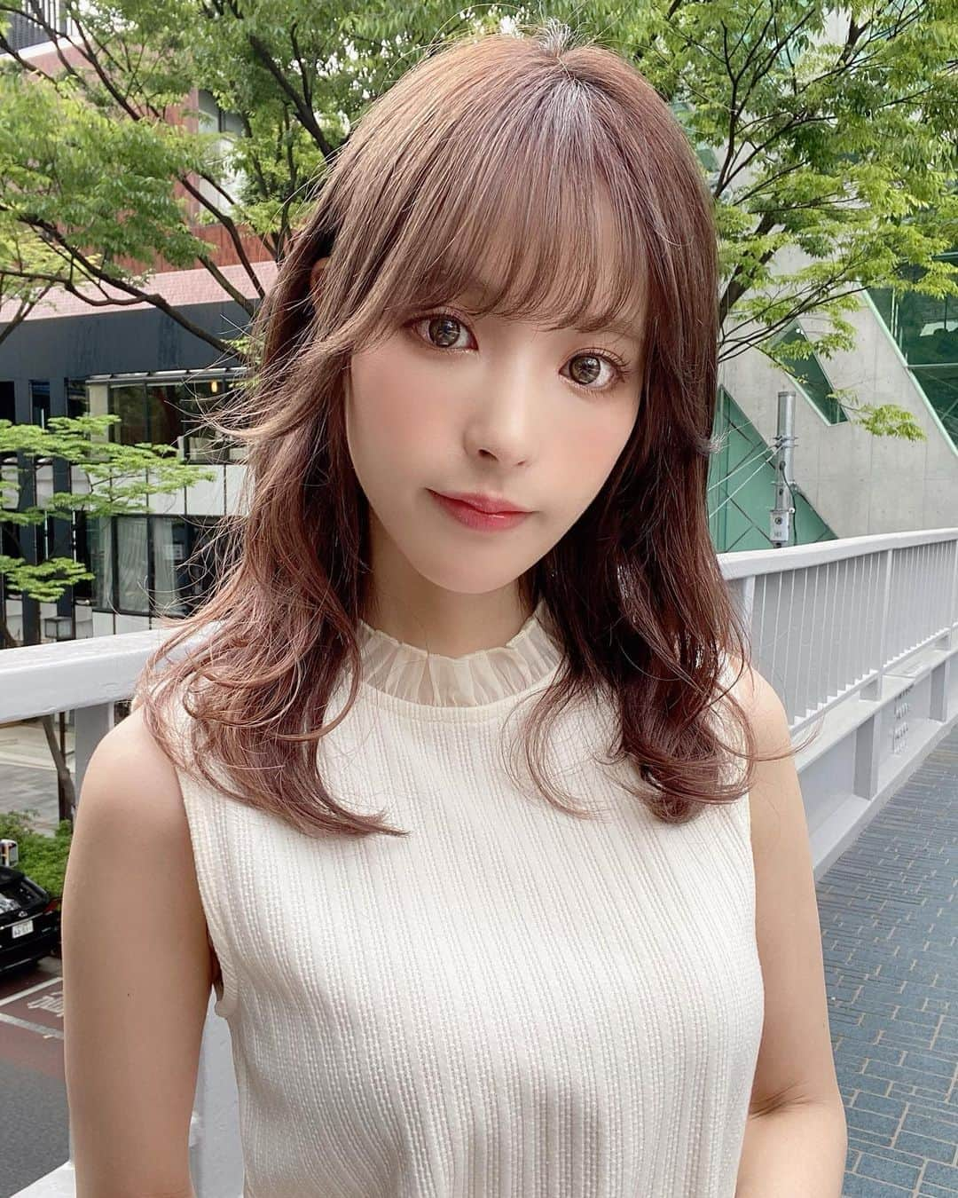 桃乃木かなさんのインスタグラム写真 - (桃乃木かなInstagram)「ヘアチェンジ💇‍♀️💫﻿ 室内でも陽に当たっても透明感のある可愛い色💭﻿ 恭平さん(@kyohei_konishi )﻿ ありがとうございました🍑﻿ 恭平さんのアカウントにもカラーの詳細や写真載せて頂いているみたいなのでよかったらチェックしてみてね☺️ #オブヘア　#表参道」5月28日 21時16分 - kana_momonogi