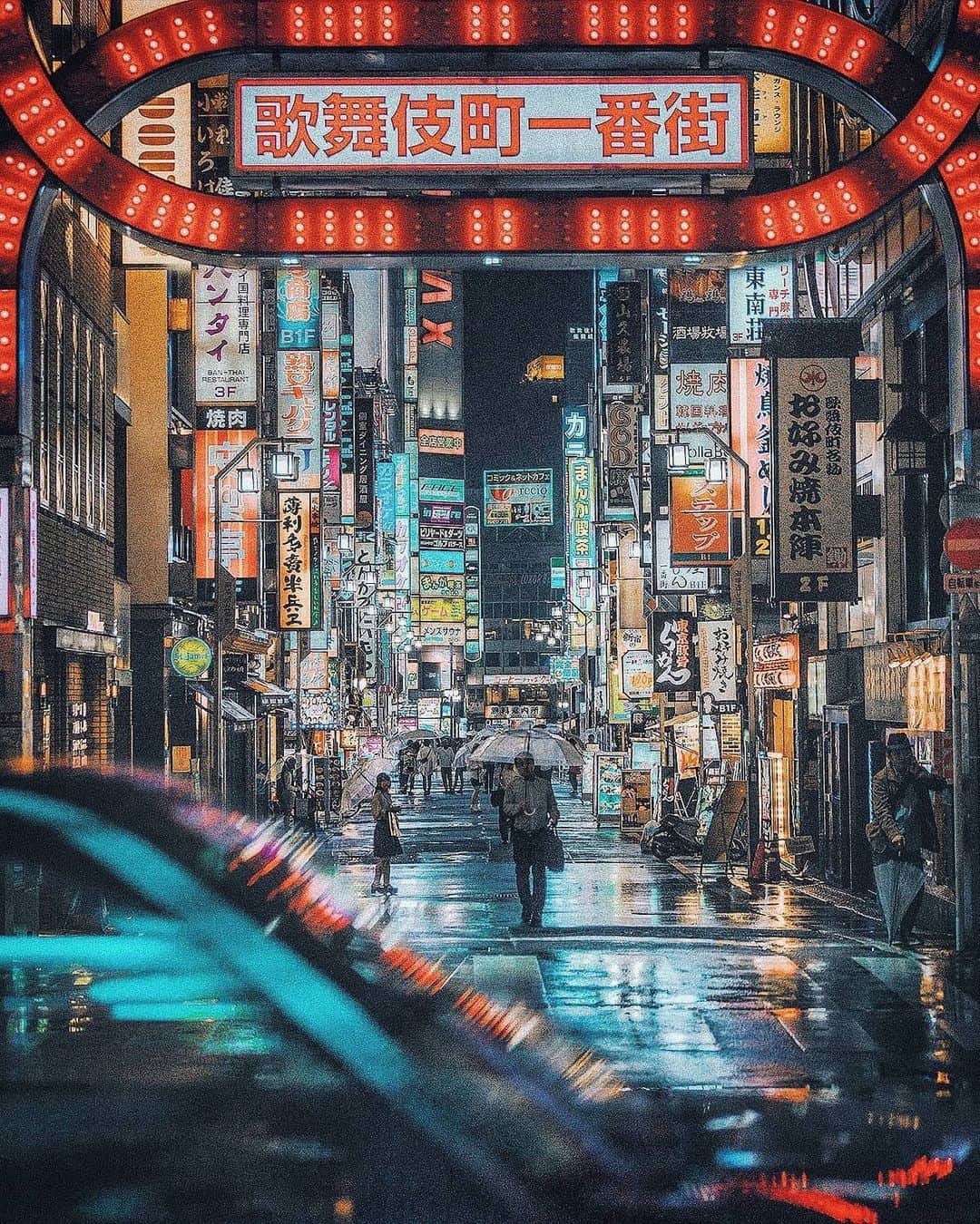 のインスタグラム：「Let it rain down and wash everything away. I hope that tomorrow the sun will shine and light up a new era. . . . #hellofrom Shinjuku, #tokyo , #japan」