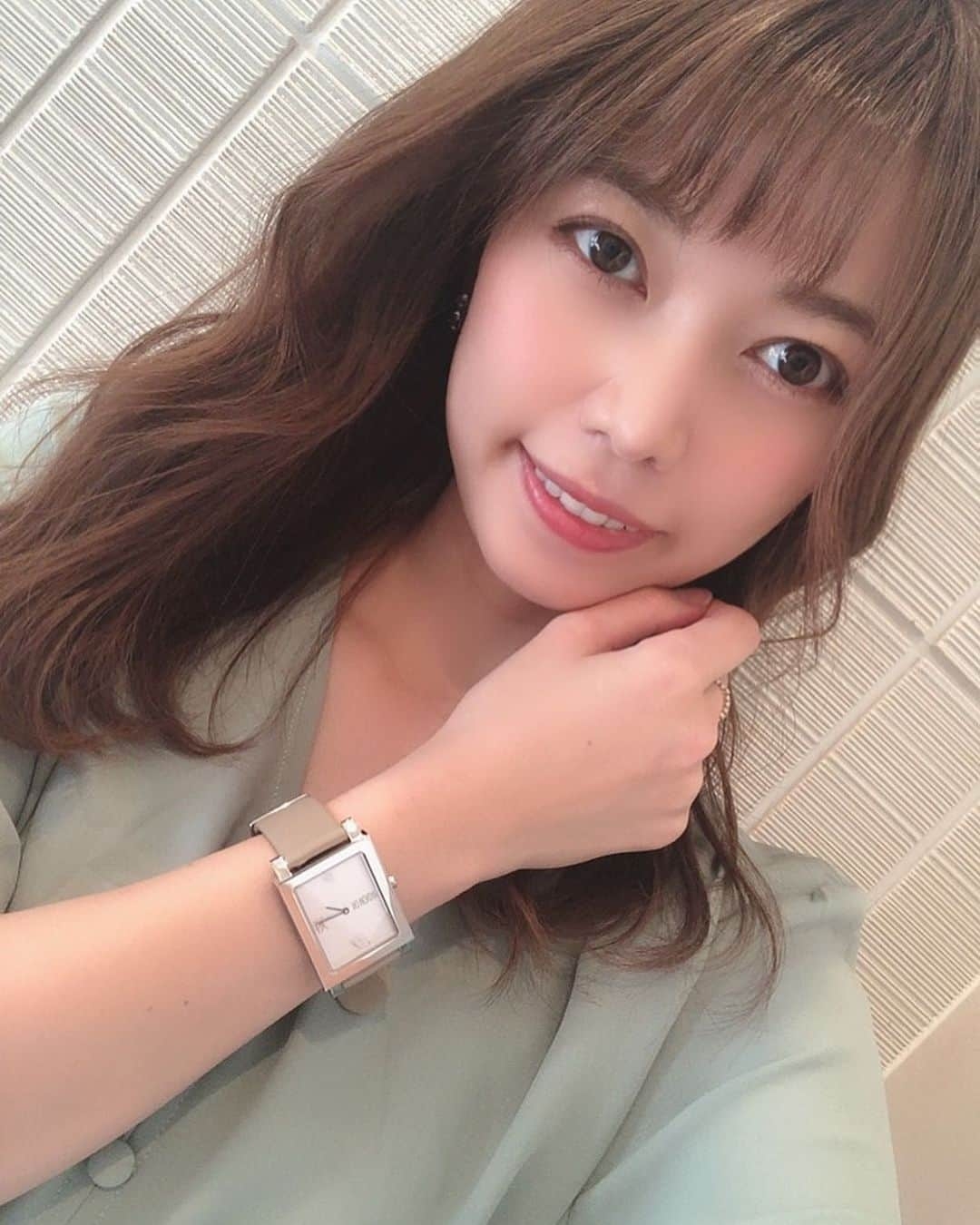 嶋村瞳さんのインスタグラム写真 - (嶋村瞳Instagram)「. no monday . ⌚️ @nomonday_jp . . ちょっとカジュアルで 甘めになりすぎなくていい シンプルで大人っぽい♥ . クーポンコード 『hitomez』で全商品10％offになるよ🎶 . メンズ商品も沢山あるよ！ . .  #嶋村瞳で割引 ⬅️ここタップ #nomonday  #ノーマンデー #腕時計 #時計 #手元倶楽部 #メンズ #レディース #クーポンコード #クーポン #ファッション #コーデ #instafashion #code #fashion」5月29日 8時12分 - hitomi_shimamura_official