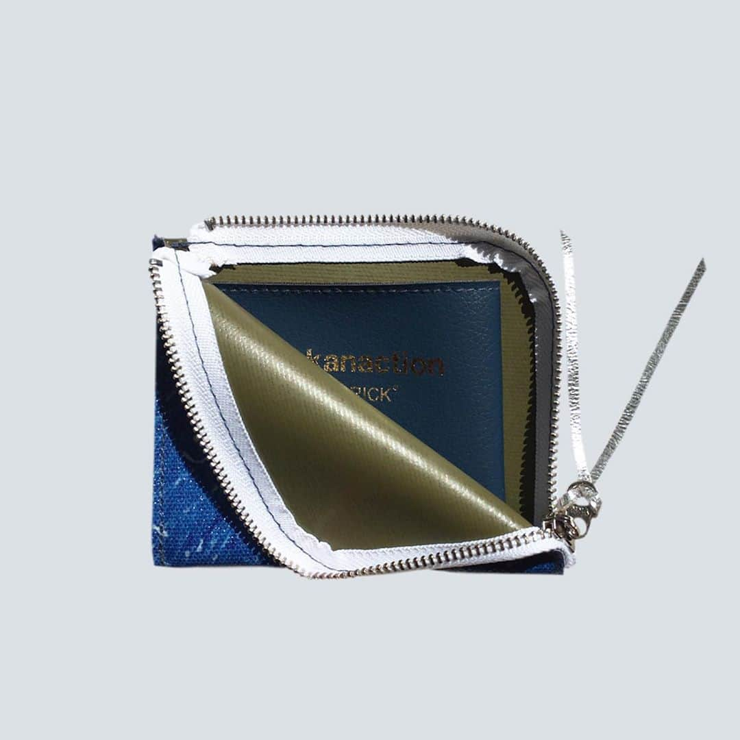 サカナクションさんのインスタグラム写真 - (サカナクションInstagram)「FABRICK × sakanaction 834.194 ZIP WALLET﻿ ¥3800-﻿ ﻿ 「834.194」のアルバムジャケットのデザインをファブリックに忠実に再現。﻿ 切り取る場所によって、イメージが変わるため、一つとして同じデザインがなく、男性も使いやすいデザイン。﻿ ﻿ 新作は大きくL字に開くファスナーがついたコンパクトなウォレット。﻿ 内部のコインポケットに小銭を入れて、折り畳んだお札とカードも入れられます。﻿ 小さな鞄やライブにもおすすめのウォレットです。﻿ #SAKANAQUARIUM2020 #834194光」5月29日 7時15分 - sakanaction_jp