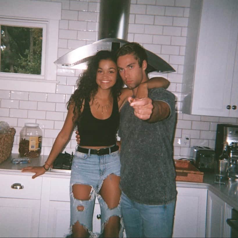 オースティン・ノースのインスタグラム：「I thought we were doing a serious photo @madisonbaileybabe ? #tbt」