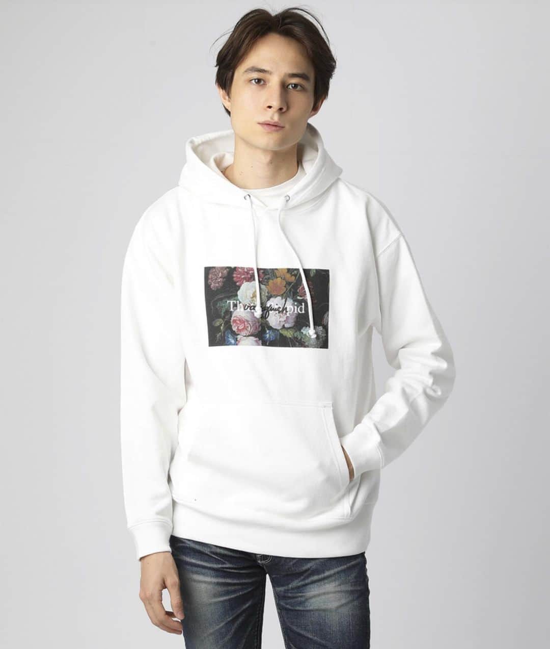 ヴァンキッシュのインスタグラム：「■ Flower Photo Message Hoodie[VGC1253] Color:White・Black Size:M・L・XL JPY 9,900 (tax included)  ㅤㅤㅤㅤㅤㅤㅤㅤㅤㅤㅤㅤㅤ Shop link bio！ ——————————————— ‪#VANQUISH #vanquishjp」