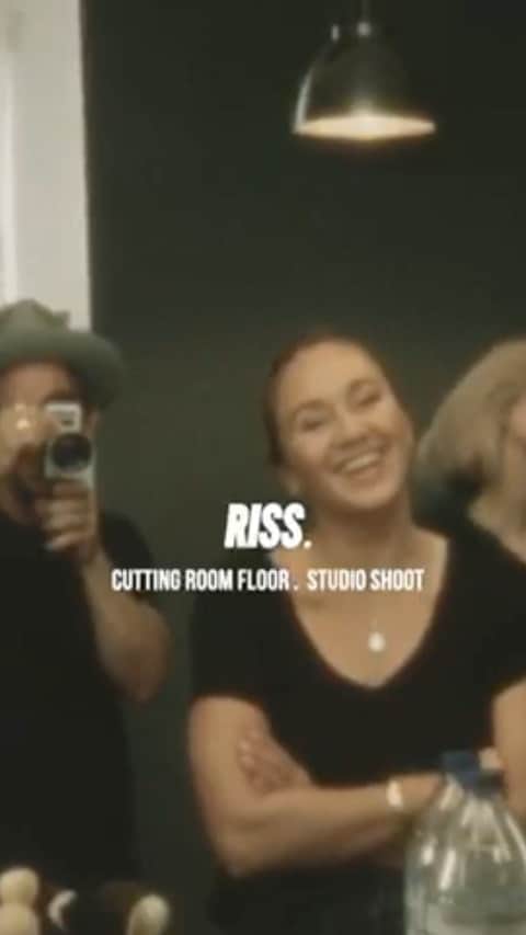 カリッサ・ムーアのインスタグラム：「Studio Shoot Location: London Director: Peter Hamblin Link in my bio 👄」