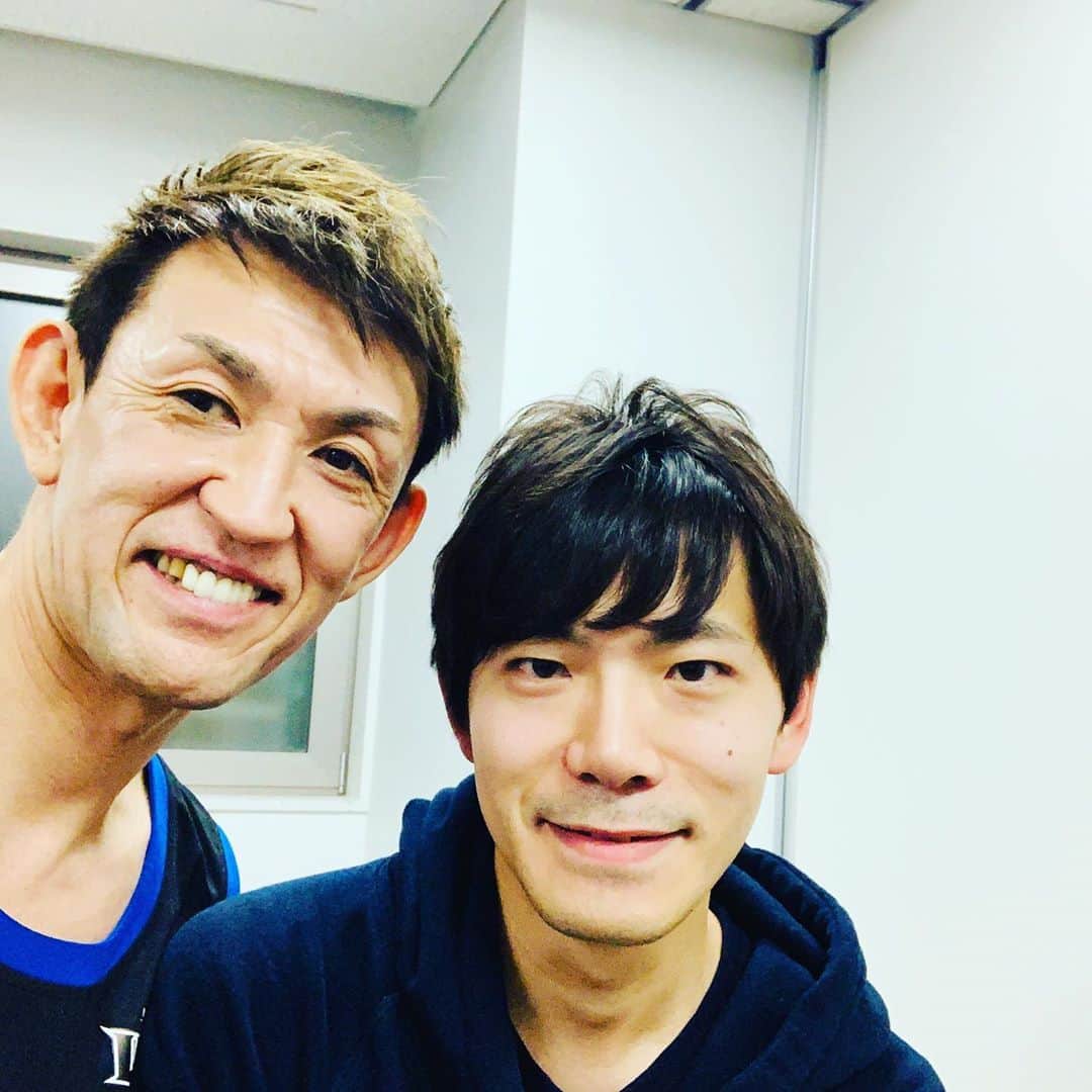 中村剛大さんのインスタグラム写真 - (中村剛大Instagram)「【折茂武彦引退特番】 27年目のラストダンス 〜伝説レジェンドと呼ばれた男〜  折茂さんの現役ラストシーズンに密着取材させていただき、27年間のバスケ人生を振り返る1時間のドキュメンタリー番組です。  この番組では、アナウンサーとしてではなく、初めてディレクターとして番組制作に携わりました。取材、構成、インタビュー、ナレーションなどを務めています。  折茂さんがバスケ人生を通じて伝えたかったモノ。その想いを感じていただけたら嬉しいです。私も「折茂さんのために伝えたい」という想いで取り組みました。  折茂さんと縁の深い方々にも出演していただいています。ぜひご覧ください。  #Bリーグ  #レバンガ北海道 #折茂武彦 #UHBにて5月30日16時から放送 #バスケ好きな人と繋がりたい」5月28日 23時25分 - gotan1207