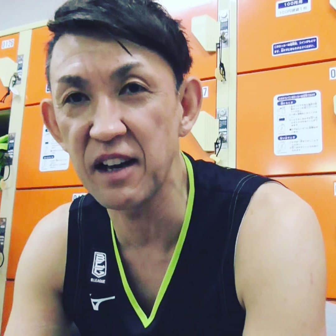 中村剛大さんのインスタグラム写真 - (中村剛大Instagram)「【折茂武彦引退特番】 27年目のラストダンス 〜伝説レジェンドと呼ばれた男〜  折茂さんの現役ラストシーズンに密着取材させていただき、27年間のバスケ人生を振り返る1時間のドキュメンタリー番組です。  この番組では、アナウンサーとしてではなく、初めてディレクターとして番組制作に携わりました。取材、構成、インタビュー、ナレーションなどを務めています。  折茂さんがバスケ人生を通じて伝えたかったモノ。その想いを感じていただけたら嬉しいです。私も「折茂さんのために伝えたい」という想いで取り組みました。  折茂さんと縁の深い方々にも出演していただいています。ぜひご覧ください。  #Bリーグ  #レバンガ北海道 #折茂武彦 #UHBにて5月30日16時から放送 #バスケ好きな人と繋がりたい」5月28日 23時25分 - gotan1207