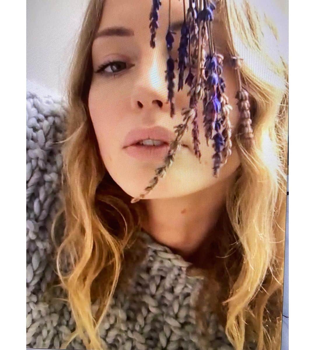ローラ・ハドックのインスタグラム：「‘Lavenders blue dilly dilly’ FaceTime shoot by.. @elljmorgan styled by.. @aimeecroysdill」