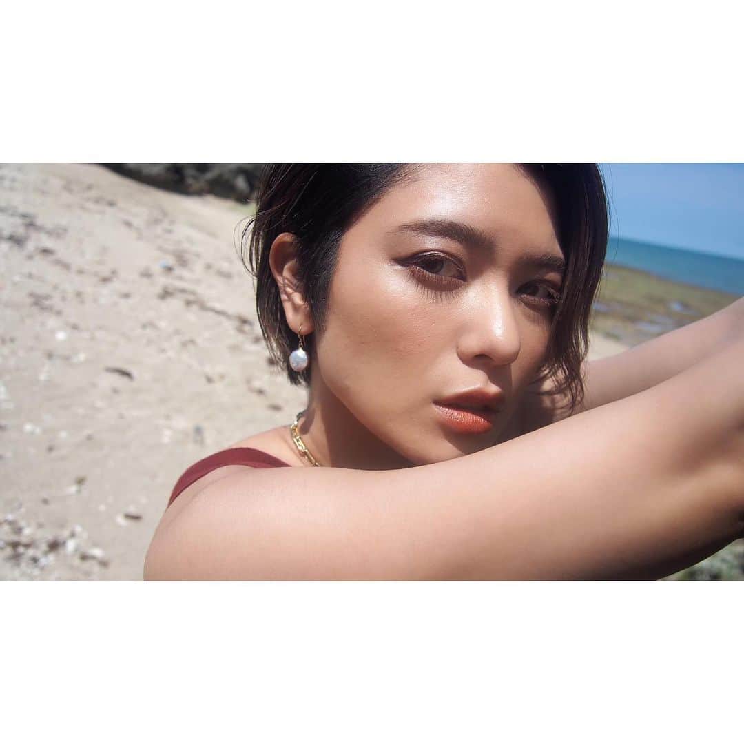 金城優華のインスタグラム：「梅雨の晴れ間﻿ @cannu.yuuka_kinjo  イメージ撮影からワンショット﻿ ﻿ ﻿ ﻿ ﻿ #太陽﻿ #海﻿ #夏﻿ #本当は梅雨  #新作発売」
