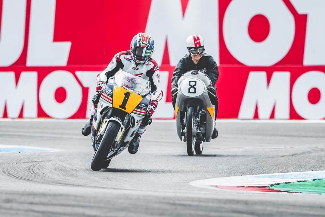 レプソル・ホンダさんのインスタグラム写真 - (レプソル・ホンダInstagram)「Living Legends - #ThrowbackThursday ⠀⠀⠀⠀⠀⠀⠀⠀⠀ #tbt #MotoGP #NSR #500」5月28日 23時38分 - hrc_motogp