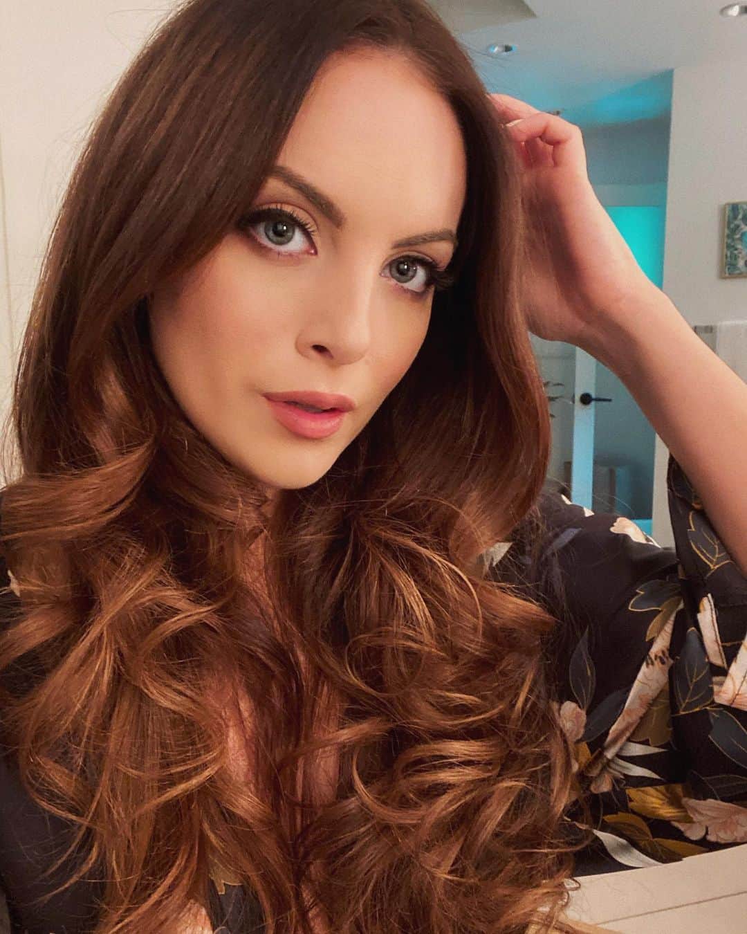 エリザベス・ギリースのインスタグラム：「🎵 Hair Hair Hair Hair Hair Hair Hair Hair 🎵」