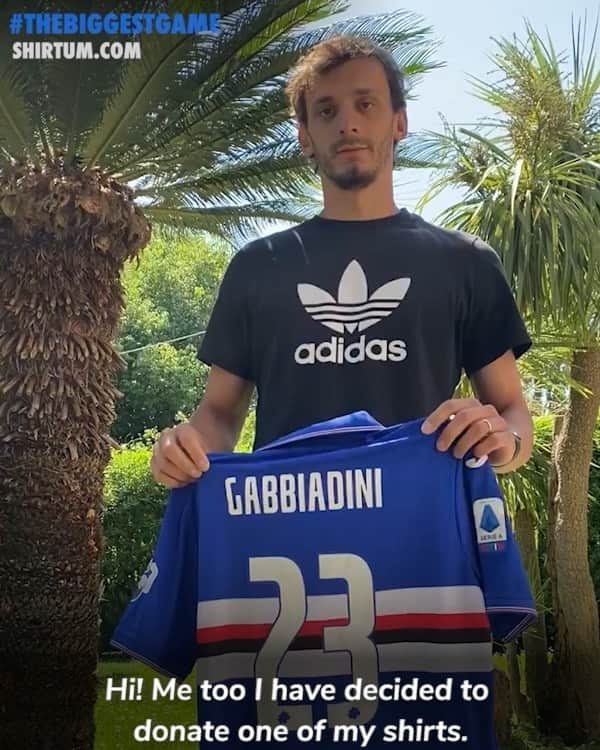 マノロ・ガッビアディーニのインスタグラム：「Ho deciso di donare questa mia maglia usata l’8 marzo, nel giorno della festa della donna,  contro il Verona . Donando 5 € o più può essere tua e insieme aiuteremo l’Ospedale Gaslini di Genova . #TheBiggestGame @shirtum.app @ospedale.gaslini @sampdoria」