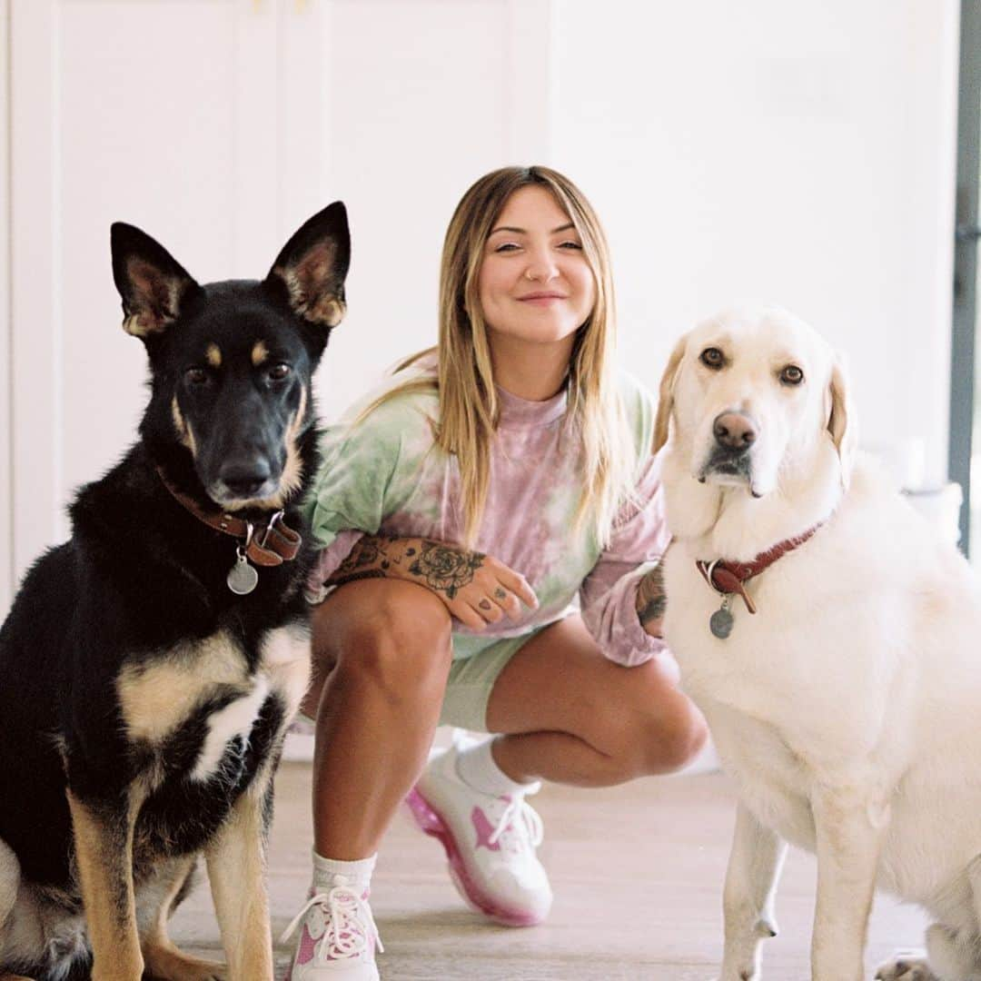 Julia Michaelsさんのインスタグラム写真 - (Julia MichaelsInstagram)「Sending out my Christmas cards early this year」5月28日 23時45分 - juliamichaels