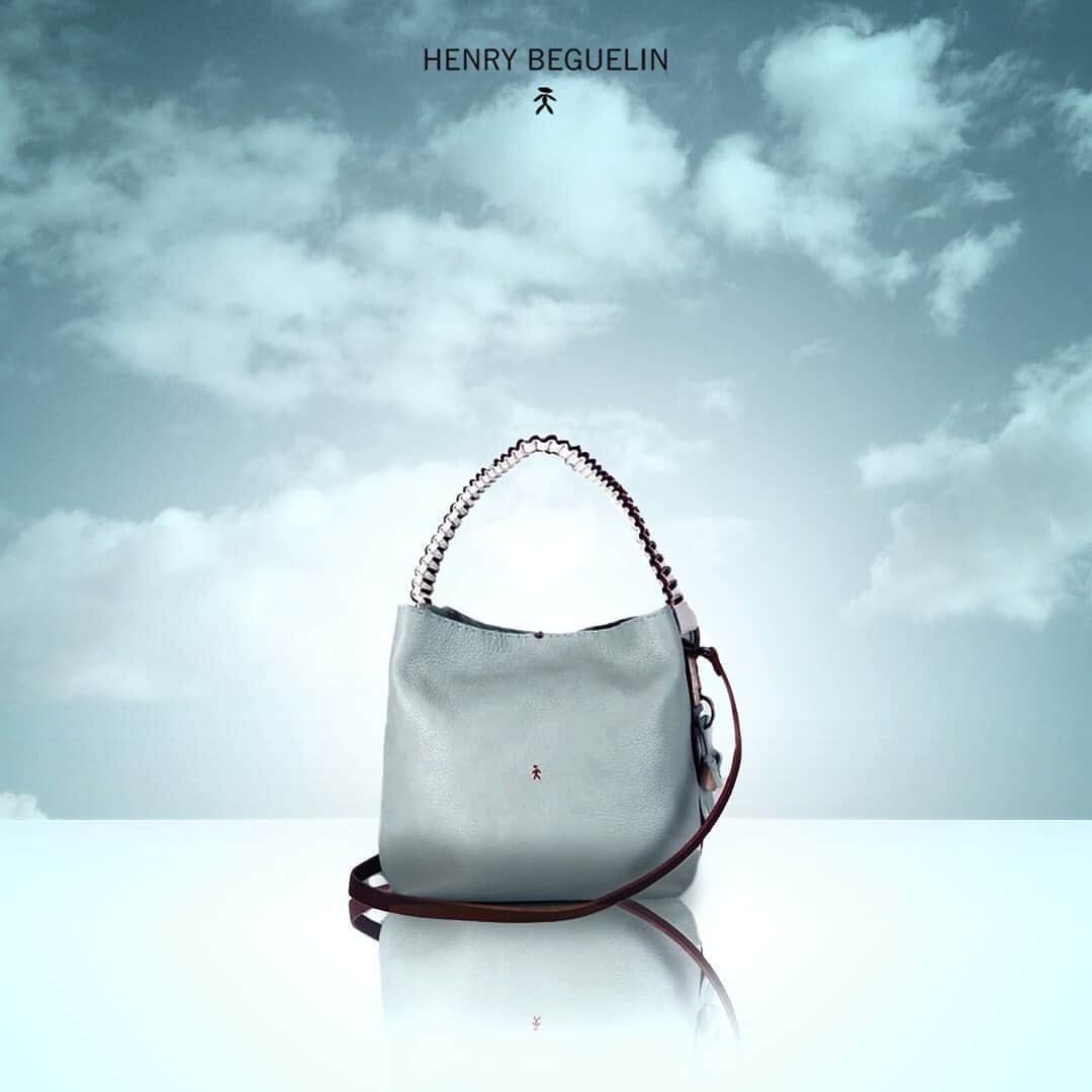 エンリーベグリンのインスタグラム：「New sky colorway products arrived!Let’s touch the sky with #HenryBeguelin Margherita Manico M Cervo bag. #HBSS20」