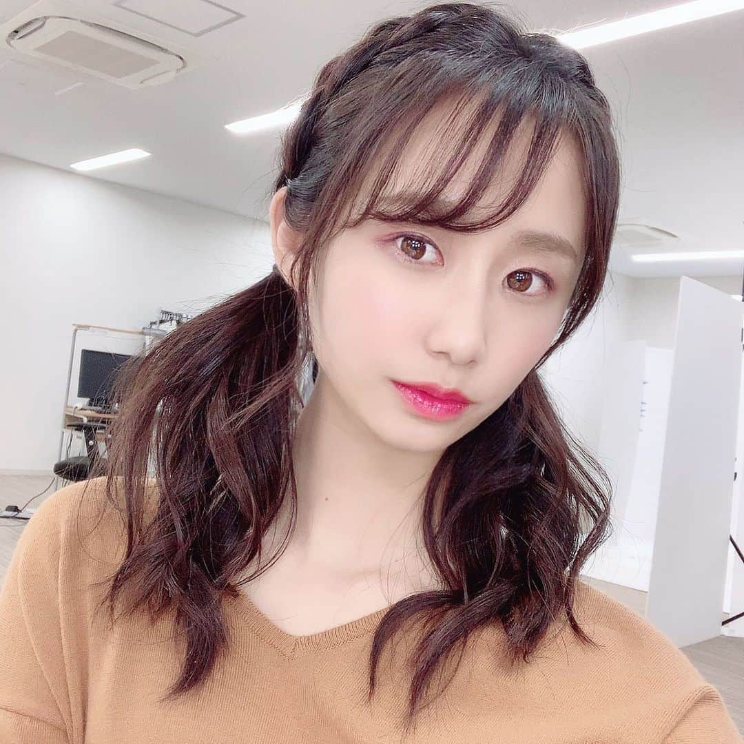 筒井萌子のインスタグラム：「* 昨日の撮影📷 何歳までsecret honeyを着させてもらえるのか🌼 あま〜い雰囲気に合わせてツインテール✨ ピンクのシャドウとリップが可愛いꪔ̤̮ いつも撮影が終わりに近づくにつれて キャラもぶりっ子になっていく🙃笑 元気すぎて現場ついてすぐにお疲れ様でしたと言われる。爆笑 長くお世話になってる皆さんと沢山喋って楽しかった◡̈♥︎ ・ #筒井萌子 #女優 #actress #モデル #model #岡山  #shooting #instagood #instalike #converse #撮影 #followme #instalike #ゴルフ #ゴルフ女子 #ゴルフコーデ #골프 #좋아요반사 #좋아요그램 #좋아요환영 #데일리그램 #패션 #오오티디 #카페」