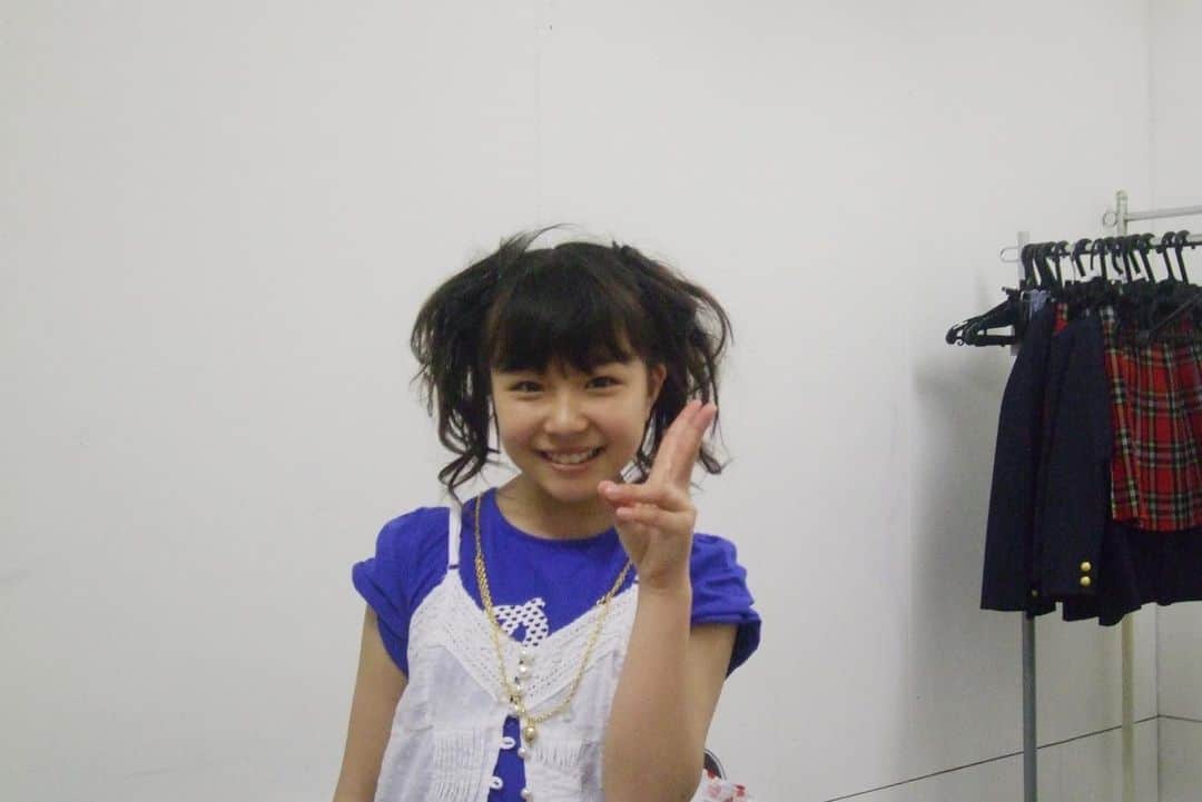 鍋本帆乃香のインスタグラム：「. ジーナが載せてたから私も載せちゃお〜☺️ 「ほのーかにー」の歌詞がお気に入りやったラズベリーパンチ🥰 #小学6年生」