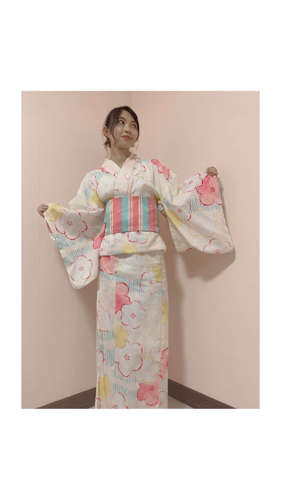 辻野かなみのインスタグラム：「﻿ ❤︎ ﻿ ﻿ ﻿ 今回は、浴衣の着付けをしてみたよ👘✨﻿ ﻿ ﻿ ﻿ 21歳まであと…5日！﻿ ﻿ 21歳に向けて"素敵な大人がしていそうなこと"にチャレンジしてみた！﻿ ﻿ ﻿ #おうち時間﻿ #かなみんのYouTuberごっこ﻿ #辻野かなみ#かなみん#とき宣﻿ #超ときめき宣伝部」
