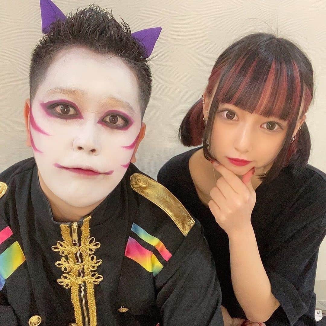 たっしーのインスタグラム：「無観客ライブありがとうございました🤡 新曲「Starry」いかがでしたか？ ＊ #モノクローン  #虹色担当 #たっしー #アイドル #たしもも #無観客ライブ」
