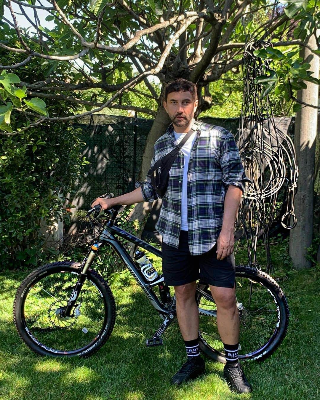 リカルド・ティッシさんのインスタグラム写真 - (リカルド・ティッシInstagram)「🚴🏻‍♂️ COMO」5月29日 0時49分 - riccardotisci17