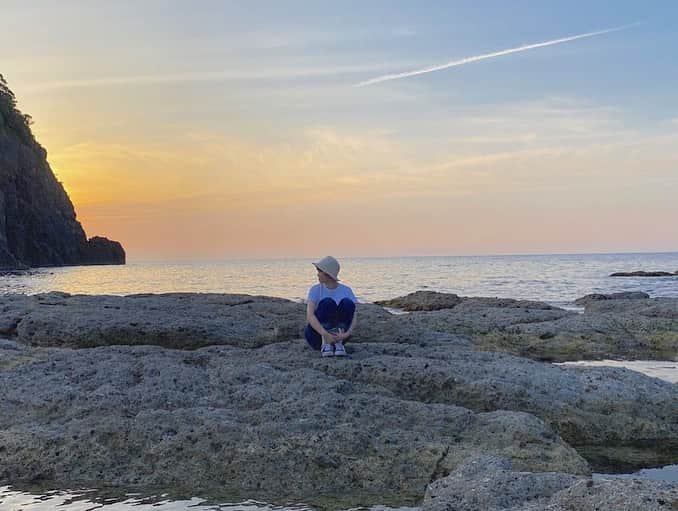 太田りこさんのインスタグラム写真 - (太田りこInstagram)「絶景。意外といいところたくさん兵庫県🦋兵庫県民やってきて初めて訪れた場所☺️ —— #hyogo #sea #japan #sunset #ootd #perfectview❤️ #perfectview #view #oceanview #🌊」5月29日 1時04分 - porico0617