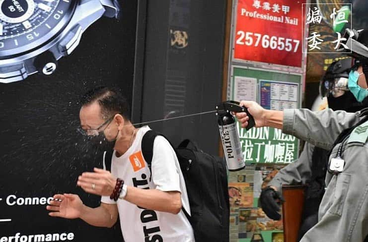 Metisさんのインスタグラム写真 - (MetisInstagram)「国家安全法制の新設が可決されたみたい。デモと警察の間で起こる痛々しい写真はこの他に沢山ある。コロナ渦の中でずっと闘っていたデモ参加者の香港の人達。また別に普通に暮らしていたい街の人達の想い。香港のデモに参加してる人達は今闘わなければ私達の香港が香港では無くなってくんだよと主張していたり、そんなリーダーとも言える活動家の右目がそうとう痛いんだろうなと思っていたい最後の写真にWTF。街を外れたら普通に暮らす市民の人々もいたり。なかなかこの先も、いや更に嵐が始まりそうな空気。ジャッジはどうあれこんな事も起こってたりします。  Metis  #国家安全法#香港#中国#デモ#ジョージソロス#疑惑#人権#権力#抑圧#警察国家#hongkong #🚔#どうなっとる#photo#police#プロパガンダ#アグネスチョウ#活動家#過激#wtfock#cnn#news#China#報道#マスメディア#操り作戦#暴動#コロナ#アフターコロナ#pandemic」5月29日 1時05分 - metis_0328