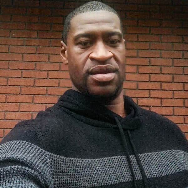 クリス・ドートリーのインスタグラム：「Ok I can’t sit back any longer and not say something about this. THIS IS JUST WRONG! THIS IS MURDER! THIS IS RACISM! THIS makes me sick to my stomach! This man BEGGED for his life! This man said “I CAN’T BREATHE”!! We ALL as a human race should be DISGUSTED and ANGRY because of this!  THIS was all over what? An alleged counterfeit $20!!!???? Bad check!!?? SERIOUSLY!!??? Ask yourself this: Would any of this have happened if George Floyd was white!!?? If this bothers you in the least or effects your heart like it has effected mine, please post something to let your voice be heard. This has to stop! #georgefloyd #justiceforgeorgefloyd」
