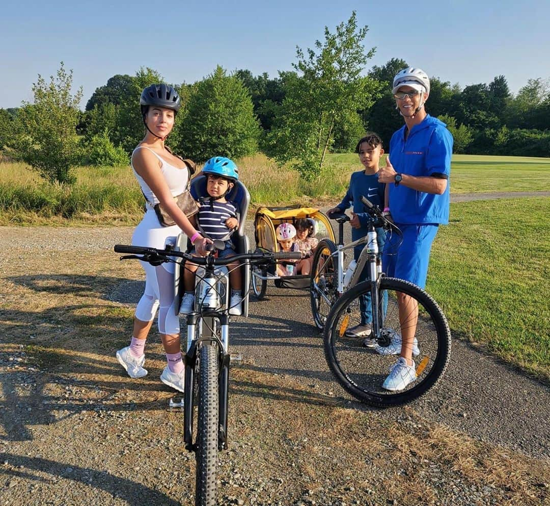 クリスティアーノ・ロナウドさんのインスタグラム写真 - (クリスティアーノ・ロナウドInstagram)「Family Bike Ride 🚴🏼👌🏼❤️」5月29日 1時07分 - cristiano