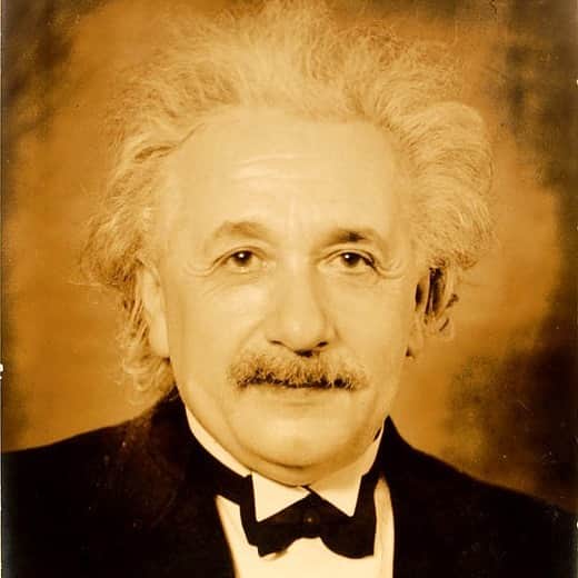 アルベルト・アインシュタインさんのインスタグラム写真 - (アルベルト・アインシュタインInstagram)「#ThrowbackThursday: A portrait of Albert Einstein taken in 1935 at Princeton University.」5月29日 1時30分 - alberteinstein