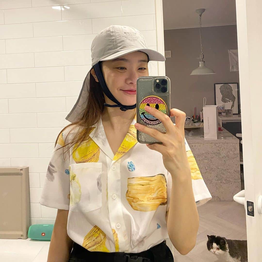 ソジン のインスタグラム：「나 이시각 혼자 여름연습중😎 여름아 부탁해☀️☁️🌊🏄🏻‍♀️ . . . . . 여름언제옴😳?」