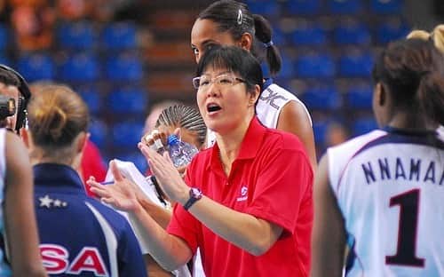 USA Volleyballさんのインスタグラム写真 - (USA VolleyballInstagram)「Jenny Lang Ping, who led @teamusa to silver at the 2008 Beijing Games, is subject of @olympicchannel 🎥 debuting June 7 with behind-the-scenes coverage highlighting her pioneering legacy as both player and coach. Click our bio 🔗 for the Story & Trailer.」5月29日 2時08分 - usavolleyball